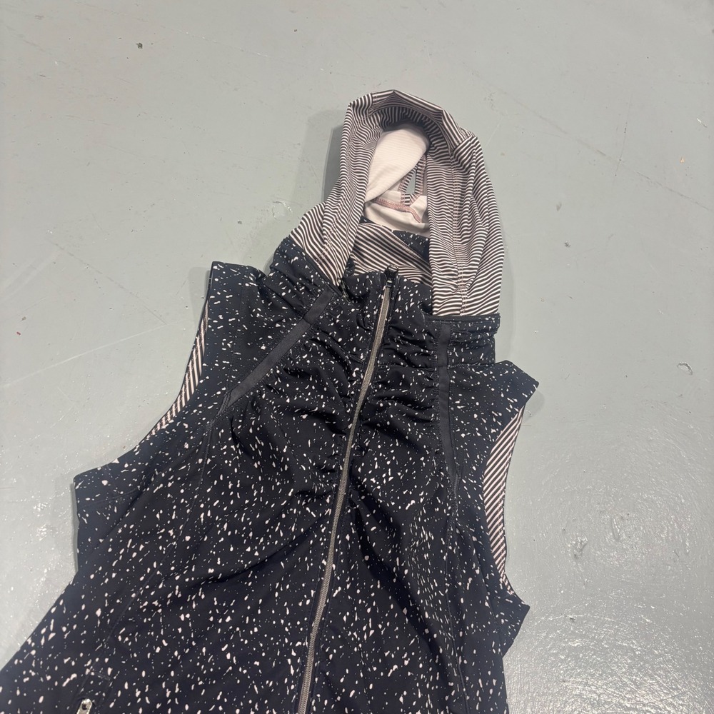 Lululemon Splatter Print Hooded Sleeveless Jacket Vest Black White Size 6